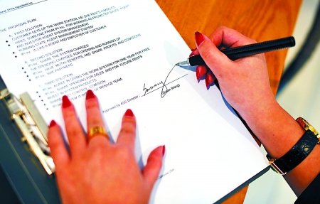 洋名泛滥写字楼 律师提醒英文名签字需谨慎