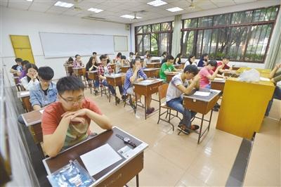 重庆22万考生今赴高考考场 明天下午结束将公
