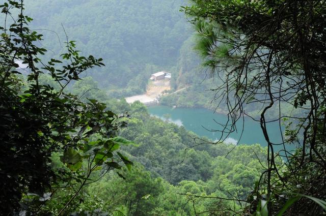 石门镇位于江津区西北面,濒临长江,距重庆主城约80公里.