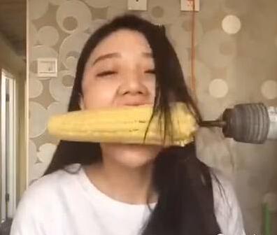 妹子直播"电钻吃玉米" 出意外头顶头发被揪光_大渝网_腾讯网