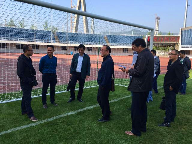 中国足协来万州区考察国际足球赛筹备工作