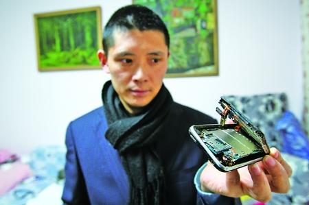 用了两年的苹果手机 充电时突然爆炸?