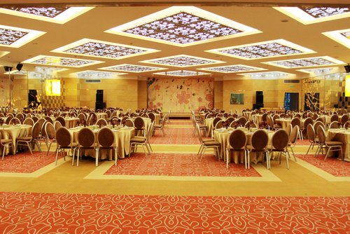 重庆小姐19日亮相解放碑颐之时 来看美女品美