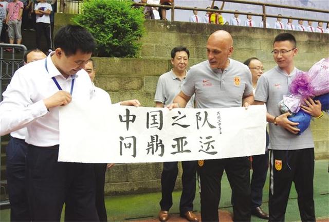 中国U23男足国家队走进万州校园_大渝网_腾讯