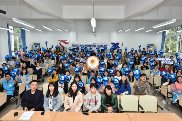 工商大学百名学生热跑 爱心助力铜雀台蓝校服公益行
