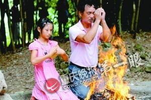 14岁小美女不会游泳 闻声跑步下水救人牺牲_社