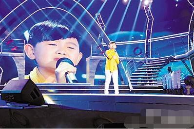 13岁男孩唱情歌红遍网络 陈奕迅曾评价:正