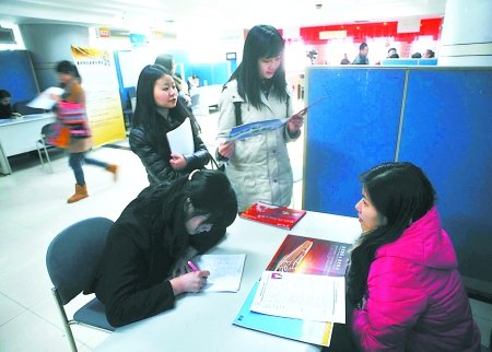 重庆导游缺口约1万人 月薪4000还有补助