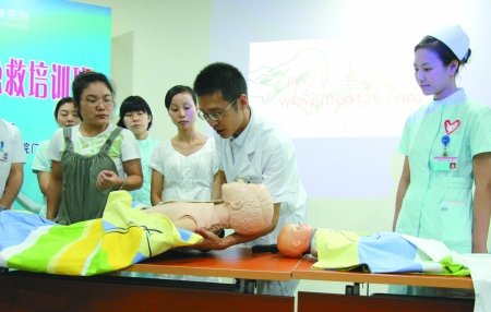 暑期儿童意外急救培训班 专家教你急救知识