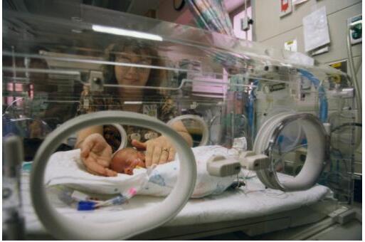 胎儿脐带绕颈脚都出来了 公婆仍因迷信阻拦生