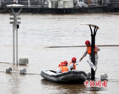 湘江长沙段洪峰达本世纪最高水位(组图)
