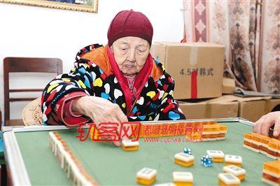 渝北108岁最长寿婆婆酷爱打麻将 百岁后再没输