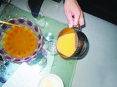 揭秘假鸡蛋制作过程 成本5分批1毛卖5毛