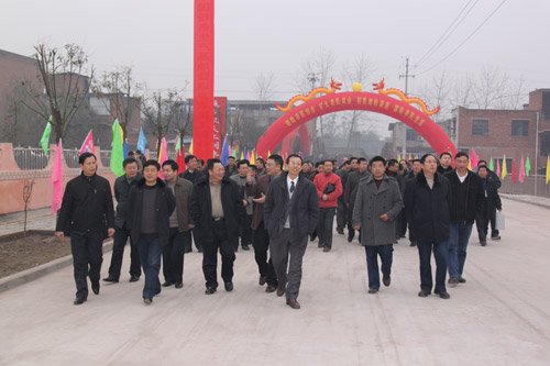 2000年人均工资_2000年我国农村人均(3)