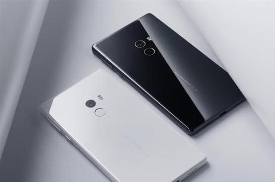 手机外壳什么材质最好?看完终于明白了