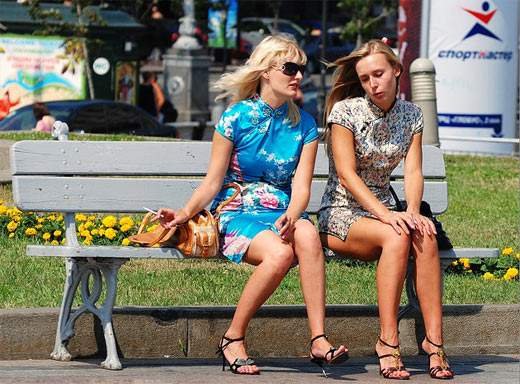 收入证明_美女街头尴尬全收入