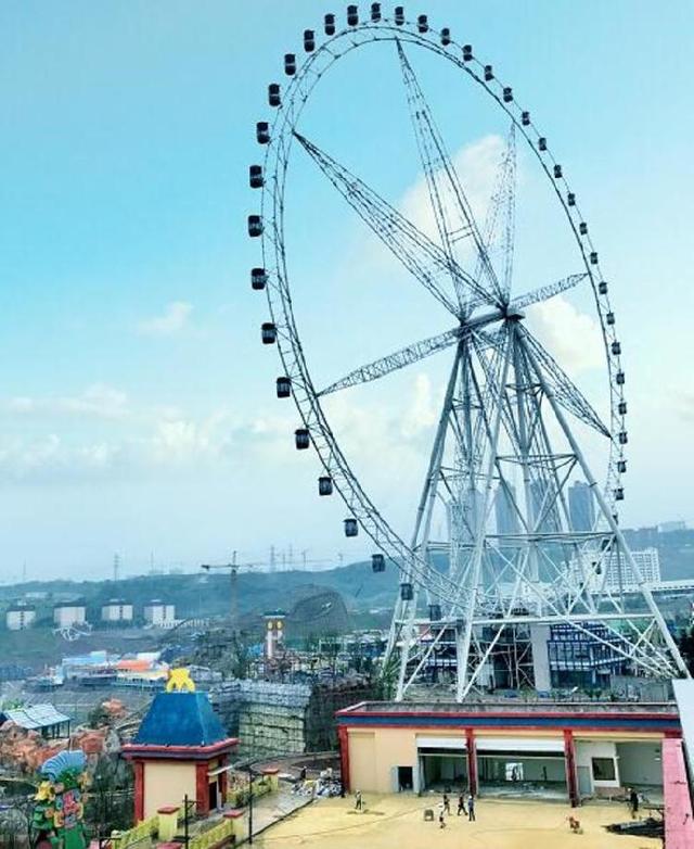 揭秘重庆欢乐谷：1亿多的过山车、德国进口大摆锤