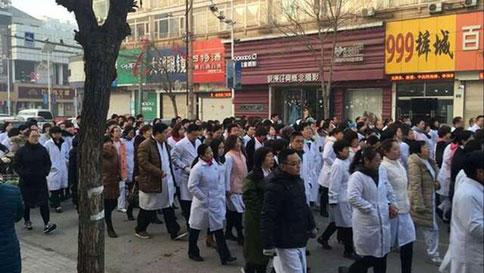 怀孕护士被打得先兆流产 只因说了句"稍等下"