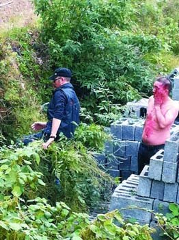 一枪打死你?19游客凤凰遭围殴(图)