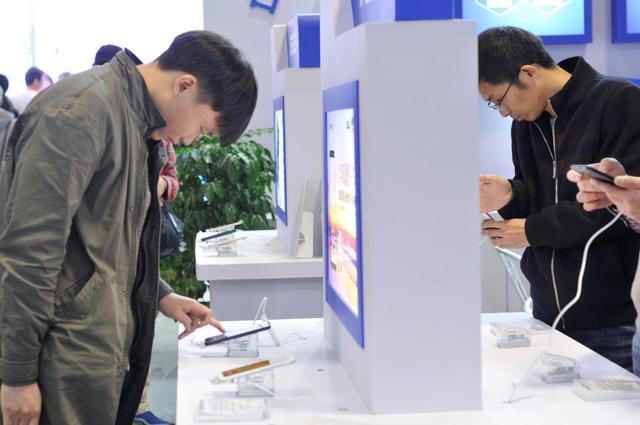 重庆·国际手机展开幕 开启手机产业新世界