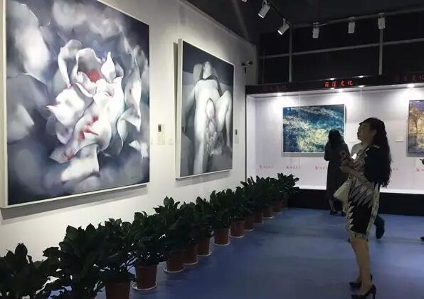 艺术重庆名家名作邀请展开幕200幅名作亮相