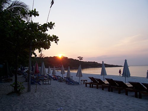 泰国旅游迷你指南 乘上长尾船离岸而去