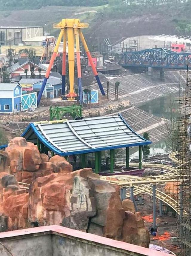 揭秘重庆欢乐谷：1亿多的过山车、德国进口大摆锤