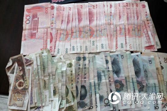 粗心乘客遗落3500元工资 公交司机捡到如数归