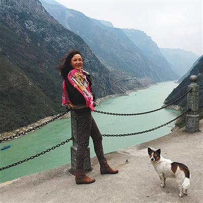 小狗被残忍挖去眼睛 如今过上五星级的幸福生活