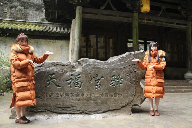 偶像女团CKG48自驾游武隆 48小时直播获500万关注