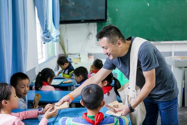 江北希尔顿逸林酒店开展志愿活动帮助改善社区