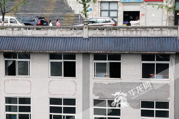 屋顶开车什么感觉 重庆现“停在八楼的二路汽车”