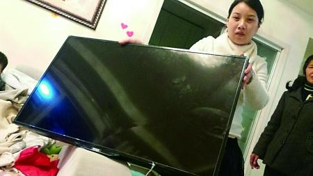 男子花1499元网购电视 屏幕碰坏更换需2400元