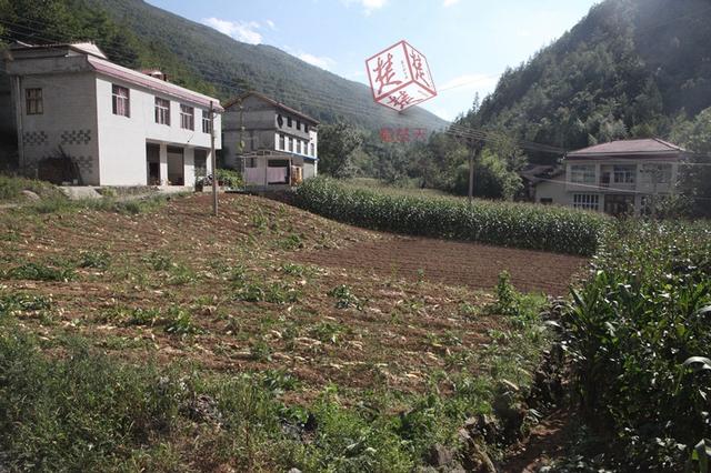 吃在湖北睡在重庆 这户人家“踩中”鄂渝分界线