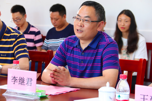 云阳南溪中学被授予"重庆市第八中学校定点帮扶学校"