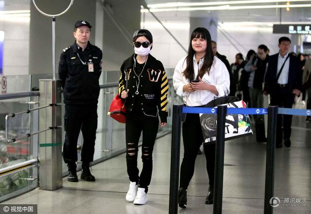 赵丽颖工作室发声明:临检时可以留在车上