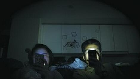 手机党必须要看:睡前玩手机四大危害