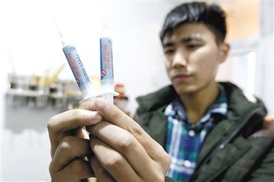 轻信防疫人员上门服务 男子花98买20元蟑螂