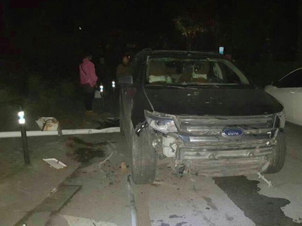 女司机借车参加聚餐 不熟悉车况撞飞护栏