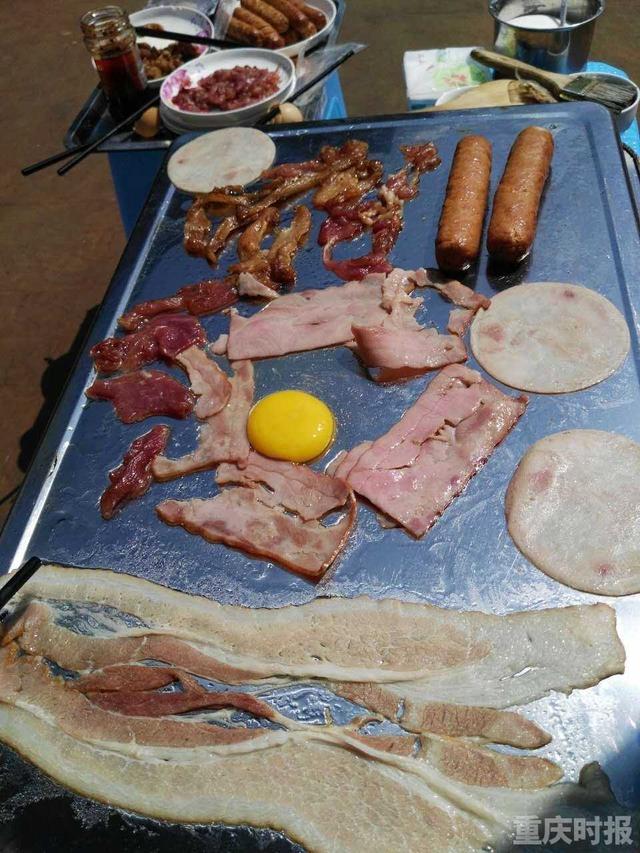 重庆地表温度高达65℃ 半小时烤熟鸡肉_大渝网