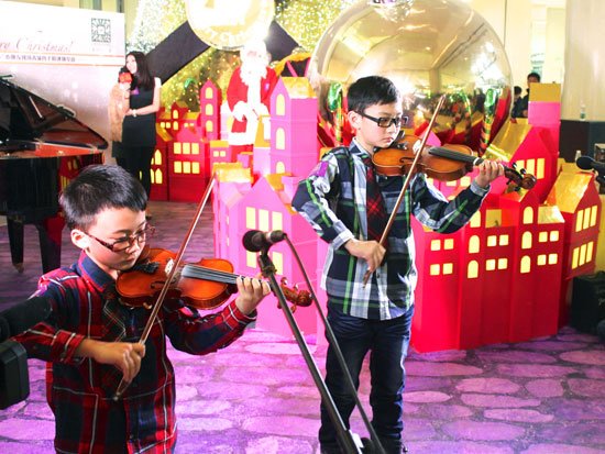 小艺术家齐聚重庆时代广场开圣诞儿童音乐会