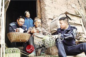 民警微博帮忙吆喝 女网友开宝马到农村买竹筐
