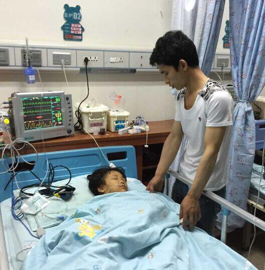 放学路上被马蜂围攻重庆7岁半女童病危