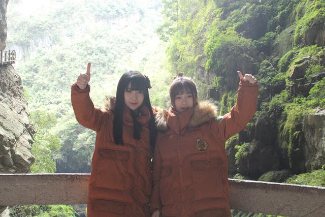 偶像女团CKG48自驾游武隆 48小时直播获500万关注