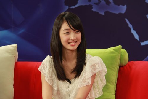 张艺谋携《山楂树》主演做客 三缄其口不谈初