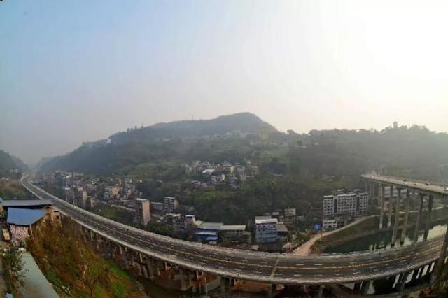 重庆这条建在水上的公路即将通车