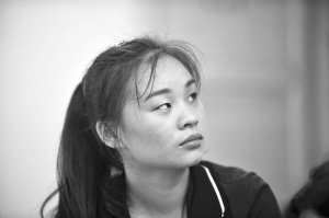 双胞胎<em>姐妹</em>参加完高考 学费却只够一人上大学