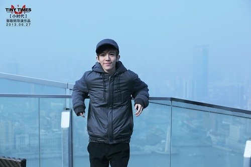 郭敬明回应争议 韩寒缺修养,我没法一米八