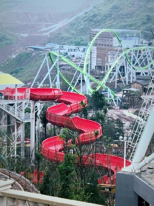 揭秘重庆欢乐谷：1亿多的过山车、德国进口大摆锤