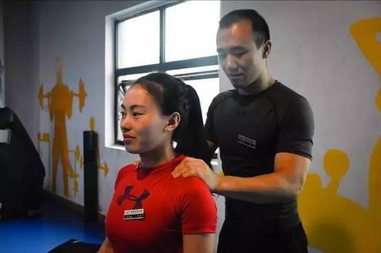 自我保健日 专业教练教你轻松预防办公室病!